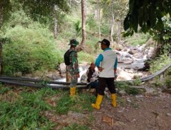 Atasi Krisis air Bersih Babinsa Bersama Warga Survei Sumber Air Bersih di Pengunungan Tangse