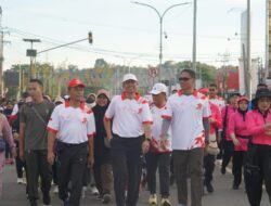 Danrem 181/PVT Mengikuti Gerak Jalan Santai dan Senam Bersama Polda Papua Barat Daya Dalam Rangka HUT Bhayangkara ke 79