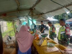Babinsa jalin komunikasi Sosial dengan pedagang ayam potong