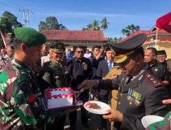 Memeriahkan HUT Bhayangkara ke 79 Tahun, Kodim 0308/Pariaman Berikan Kejutan Potong Tumpeng Bersama