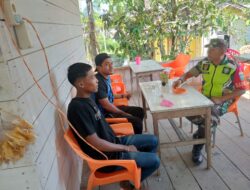 Babinsa Koramil 17/Geumpang Perkuat Sinergi Lewat Komsos Bersama Warga di Desa Mane, Pidie