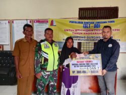 Babinsa Koramil 04 Beutong Dampingi Penyaluran BLT DD di Desa Binaannya
