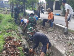 Cegah Banjir, Koramil-03 Kodim 1404/Pinrang Bersama Warga Kerja Bakti Bersihkan Saluran Air