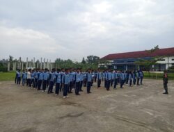 Bina Kediisiplinan Generasi Muda, Babinsa Berikan Pelatihan PBB di Sekolah