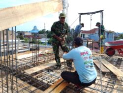 Warga Berbondong-bondong bantu pengecoran Lantai Masjid Nurul Imam Kodim 1404/Pinrang