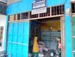 Jaga Ketersediaan Pupuk, Babinsa Posramil Beutong Ateuh Banggalang Cek Ke Toko Pertanian