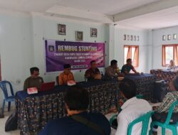 Lakukan Pengendalian, Babinsa Bersama Aparat Desa Gelar Rembug Stunting di Balai Desa