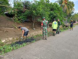 Personil Koramil Baraka Gelar Karya Bakti Pembersihan Selokan