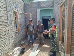 Babinsa Koramil 08/Bakongan Komsos Dengan Warga Saat Anjangsana Rutin