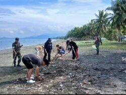 Peduli Lingkungan, Koramil-07 Kodim 1404/Pinrang Bersama Pemuda Karang Taruna Laksanakan Pembersihan Pesisir Pantai Salopi
