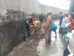 Dengan Semangat Kebersamaan, Personel Babinsa Koramil 1405-7/Tanete Rilau Bersama Masyarakat Laksanakan Karya Bhakti
