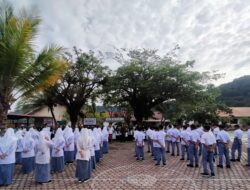 Tumbuhkan Nasionalisme, Babinsa Koramil 12/Latim Isi MPLS SMAN 1 Labuhanhaji Timur