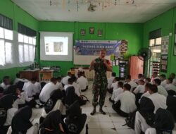 Babinsa Jajaran Kodim 1022/Tanah Bumbu Berikan Wasbang Pada MPLS Siswa Baru