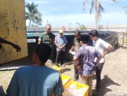 Babinsa Koramil 01/Tapaktuan Hadiri Penaburan Benih Ikan Dukung Ketahanan Pangan Desa