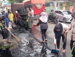 Kompak, Babinsa Koramil 1405-02/Soreang Bersama Masyarakat Bersihkan Saluran Air
