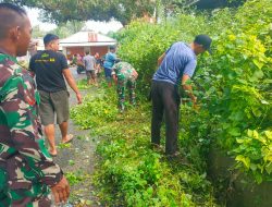 Personil Koramil 01/Maiwa Laksanakan Karya Bakti Pembersihan Selokan Bersama Warga