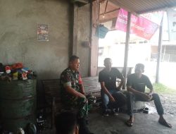 Babinsa Koramil 12/Latim Jalin Komsos dengan Tokoh Pemuda dan Warga Desa Binaan