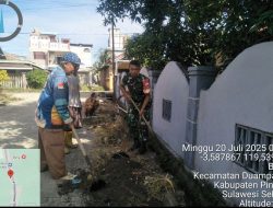 Babinsa Koramil-06 Kodim 1404/PinrangBersama Warga Bersihkan Saluran Air