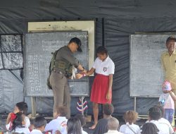 PANGKOGAB WILHAN III BERSAMA SATGAS YONIF 733/MASARIKU GELAR BAKTI SOSIAL, PELAYANAN KESEHATAN, DAN MAKAN GRATIS UNTUK WARGA MUMUGU