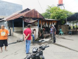 Peduli Kebersihan Lingkungan, Koramil-04 Kodim 1404/Pinrang Kerja Bakti Bersihkan Saluran Air