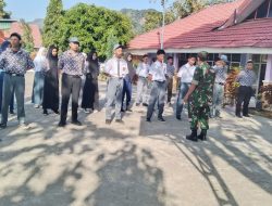 Personel Koramil 1405-08/Tanete Riaja Bersama Bhabinkamtibmas Seleksi Calon Paskibra Tingkat Kecamatan