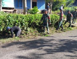 Wujudkan Hidup Sehat, Personil Koramil 03/Baraka Bersama Warga Bersihkan Selokan