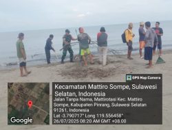 Koramil-02 Kodim 1404/Pinrang Bersih-bersih Pantai Bersama Warga