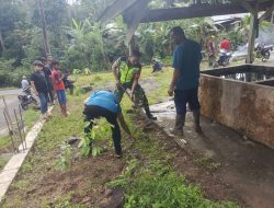 Babinsa Geumpang Bersama Warga Bersihkan Tempat Pengajian di Turue Cut