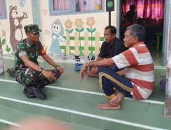 Jalin Kedekatan, Babinsa Koramil 05/Samadua Sambangi Warga dalam Komsos Rutin