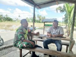 Jalin Silaturahmi Babinsa Koramil 03/Senagan Timur komsos Bersama Warga Binaan di desa Sawang Mane