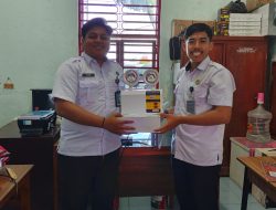 Penyerahan Lampu Emergency oleh Pengelola BMN kepada Kesatuan Pengamanan Rutan Selayar