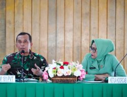 Pengarahan Danrem 181/PVT kepada Personel Militer, PNS, dan Keluarga di Lingkungan Asrama Korem 181/PVT