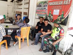 Babinsa Koramil 17/Geumpang Ajak Warga Meriahkan HUT ke-80 RI Lewat Komsos di Desa Bangkeh