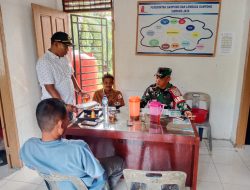 BABINSA MENJALIN HUBUNGAN BAIK DENGAN APARATUR DESA, DENGAN MELAKSANAKAN KOMSOS DI DESA