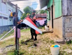 Menyongsong HUT RI Ke – 80 Babinsa Kodim 0907/Trk Ajak Warga Kibarkan Bendera Merah Putih