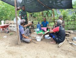 Babinsa Sawang Sempatkan Komsos dengan Warga di Sela Pemantauan Wilayah Desa Binaan ‎