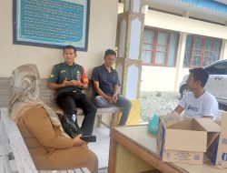 Perkuat Sinergi Antar Instansi, Babinsa Tiro Jalin Komsos dengan Pegawai Kantor Kecamatan
