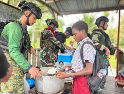 SATGAS YONIF 733/MASARIKU TEBAR SEMANGAT HIDUP SEHAT DI PERBATASAN PAPUA
