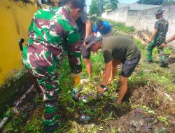 Peduli Kebersihan Lingkungan, Koramil-05 Kodim 1404/Pinrang Kerja Bakti Bersihkan Saluran Air Bersama Warga