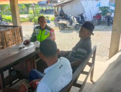Babinsa Posramil Suka Makmue melaksanakan kegiatan komsos dengan Pedagang Sayur di desa binaan