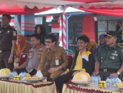 Berikan semangat, Kasdim 1404/Pinrang Bersama Forkopimda Melepas Peserta Lomba Gerak Jalan Pelajar SMP Dan SMA