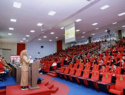 Bupati Barru Andi Ina Kartika Sari, SH.M.Si.,yang juga alumni Fakultas Hukum Universitas Hasanuddin menjadi pembicara dalam Pengenalan Kehidupan Kampus bagi Mahasiswa Baru (PKKMB)