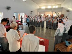 Kepala UPT SMAN 1 Soppeng Lantik KPO, Bawaslo, dan DKPP Penyelenggara Pemilos OSIS