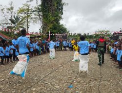 Satgas Pamtas Mobile Yonif 733/Masariku Meriahkan HUT ke-80 RI dengan Lomba Anak-Anak di Kampung Mumugu