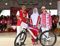 Meriahkan HUT RI ke-80, Danrem 141/Toddopuli Hadiri Jalan Santai dan Pemeriksaan Kesehatan Gratis