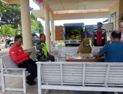 Babinsa Koramil 15/Tiro Dampingi Gerakan Pangan Murah di Pidie, Tekan Harga Beras & Bantu Warga