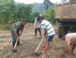 Babinsa Koramil 16/Tangse Turun Langsung Bantu Pengerasan Jalan Perkebunan di Pulo Mesjid II