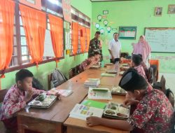 Babinsa Koramil-04 Kodim 1404/Pinrang Dampingi Pelaksanaan Makan Bergizi Gratis
