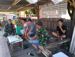 Penuh Keakraban, Babinsa Koramil 1405-01/Ujung Komsos Dengan Warga Binaan