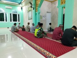 Hangatnya Kebersamaan Babinsa Koramil 1405-04/Soppeng Riaja dan Warga Sholat Shubuh Berjamaah